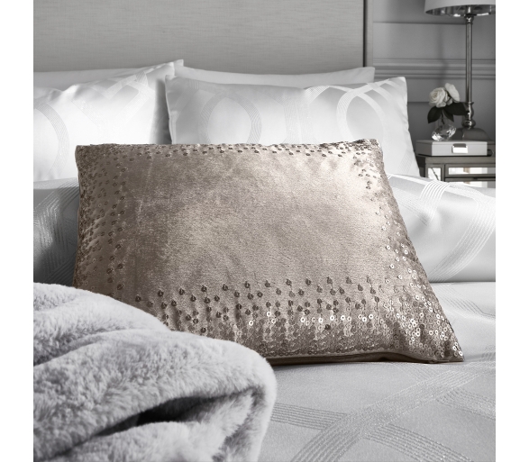 Sophia - Oyster Cushion