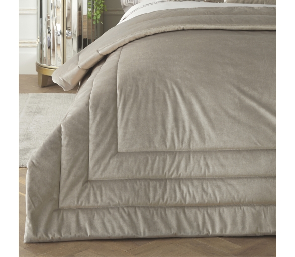 Chic - Oyster Bedspread